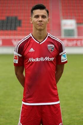 1. Bundesliga - Fußball - GER - FC Ingolstadt 04 - 2016 2017- Porträttermin - Alfredo Morales (6, FCI) 1. BL - FC Ingolstadt 04 Saison 2016 2017