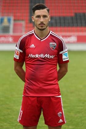 1. Bundesliga - Fußball - GER - FC Ingolstadt 04 - 2016 2017- Porträttermin - Mathew Leckie (7, FCI) 1. BL - FC Ingolstadt 04 Saison 2016 2017