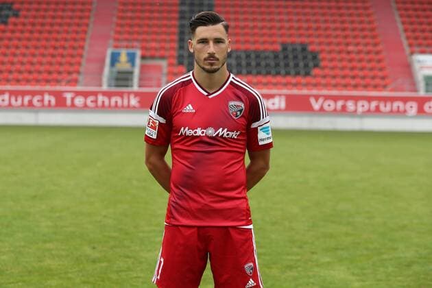 1. Bundesliga - Fußball - GER - FC Ingolstadt 04 - 2016 2017- Porträttermin - Mathew Leckie (7, FCI) 1. BL - FC Ingolstadt 04 Saison 2016 2017