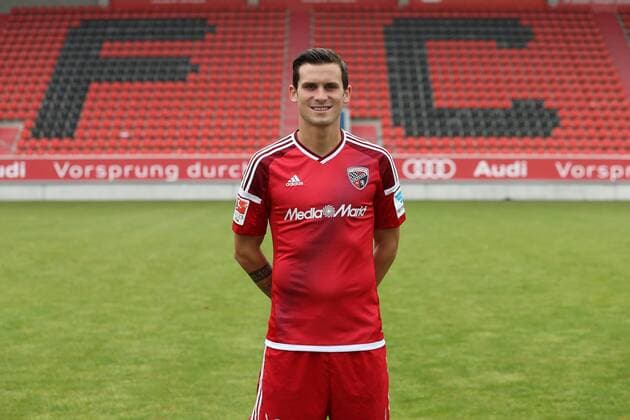 1. Bundesliga - Fußball - GER - FC Ingolstadt 04 - 2016 2017- Porträttermin - Pascal Groß (10, FCI) 1. BL - FC Ingolstadt 04 Saison 2016 2017