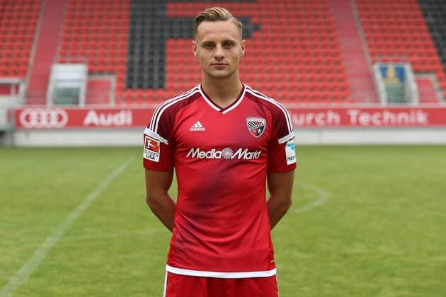 1. Bundesliga - Fußball - GER - FC Ingolstadt 04 - 2016 2017- Porträttermin - Robert Bauer (23, FCI) 1. BL - FC Ingolstadt 04 Saison 2016 2017