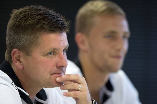 From left: coach Dusan Uhrin jr. and player of Slavia Praha Tomas Soucek attend a press conference PK Pressekonferenz prior to the 3rd qualifying round, SK Slavia Praha vs Rio Ave, in Prague, Czech Republic, July 27, 2016. (CTKxPhoto MichalxKamaryt) CTKPhotoP201607270718601  kmt 1