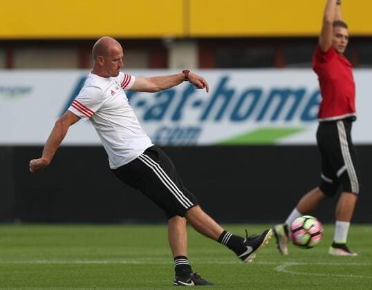 SOCCER - EL quali, A.Wien vs Trnava, preview VIENNA,AUSTRIA,27.JUL.16 - SOCCER - UEFA Europa League, qualification, FK Austria Wien vs FC Spartak Trnava, preview, training of Trnava. Image shows head coach Miroslav Karhan (Spartak Trnava). GEPAxpictures xChristianxOrt