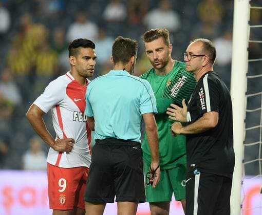 UEFA Champions League Third qualifying round first leg match between Fenerbahce Istanbul and Monaco on July 27, 2016 at the Ulker Stadium in Istanbul,Turkey. Pictured: Radamel Falcao and Goalkeeper Morgan de Sanctis of Monaco and referee Jesus Gil Manzano. 