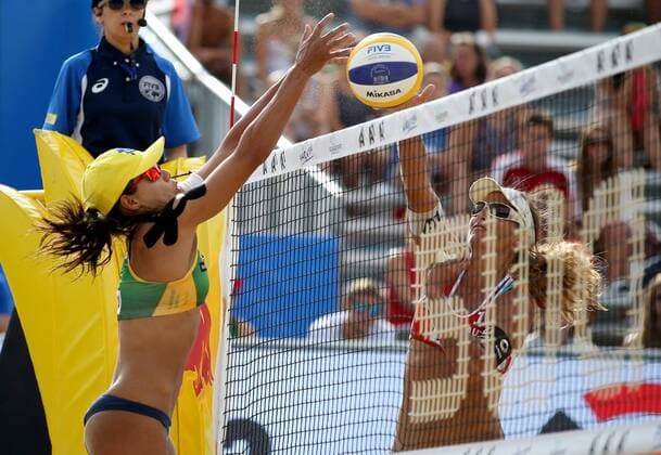 BEACHVOLLEYBALL - A1 Major Klagenfurt 2016 KLAGENFURT,AUSTRIA,28.JUL.16 - Beach volleyball Beachvolleyball - FIVB World Tour 2016, A1 Major Klagenfurt, women. Image shows Juliana Felisberta Silva (BRA) and Barbara Hansel (AUT). GEPAxpictures xDanielxGoetzhaber