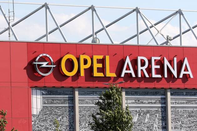 Fußball, Stadiongeschichte 1. FSV Mainz 05 27.07.2016 Mainz, Opel Arena Champions for Charity Benefizfussballspiel All Stars und die Nazionale Piloti Neuer Namensgeber Schriftzug OPEL Arena