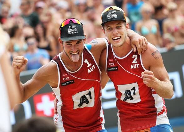 Bilder des Tages - Sport BEACHVOLLEYBALL - A1 Major Klagenfurt 2016 KLAGENFURT,AUSTRIA,28.JUL.16 - Beach volleyball Beachvolleyball - FIVB World Tour 2016, A1 Major Klagenfurt, men. Image shows the rejoicing of Martin Ermacora and Moritz Bernd Pristauz-Telsnigg (AUT). GEPAxpictures xDanielxGoetzhaber