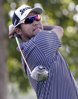 Bilder des Tages - Sport Hideki Matsuyama of Japan hits his tee shot on the 15th hole in the first round at the PGA Golf Herren Championship at Baltusrol Golf Club in Springfield, New Jersey on July 28, 2016.  PGA20160728120 JOHNxANGELILLO