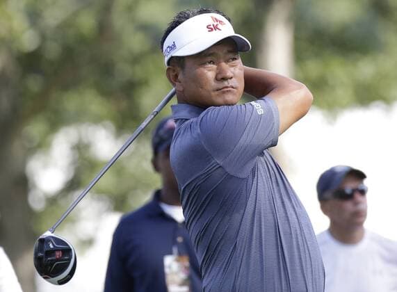 K.J. Choi of South Korea hits his tee shot in the first round at the PGA Golf Herren Championship at Baltusrol Golf Club in Springfield, New Jersey on July 28, 2016.  PGA20160728126 JOHNxANGELILLO