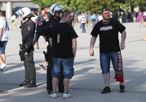 SOCCER - EL quali, A.Wien vs Trnava VIENNA,AUSTRIA,28.JUL.16 - SOCCER - UEFA Europa League, qualification, FK Austria Wien vs FC Spartak Trnava. Image shows policeman and fans. GEPAxpictures xChristianxOrt