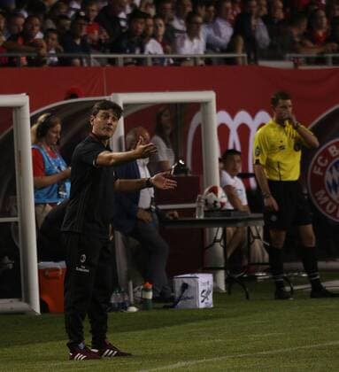 July 27, 2016 - Chicao, Illinois, U.S - BAYERN MUNICH COACH CARLO ANCELOTTI giving instructions during the first half of the game at Soldier Field. SOCCER 2016: Penalties were needed to break a 3-3 draw between Bayern Munich and AC Milan Wednesday July 27, 2016 at Soldier Field in Chicago, Illinois. AC Milan won the shootout 5-3. - ZUMAl136
