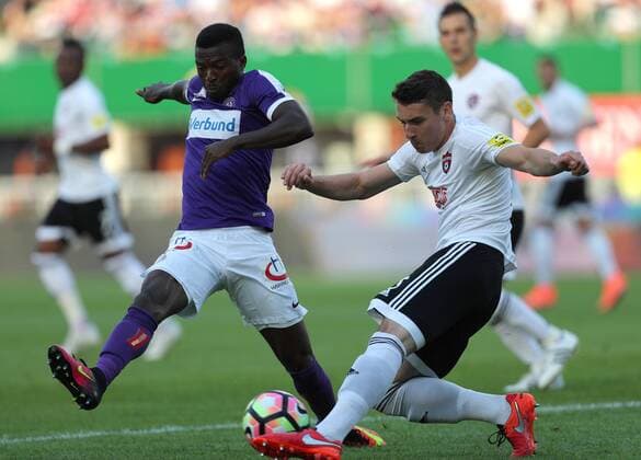 SOCCER - EL quali, A.Wien vs Trnava VIENNA,AUSTRIA,28.JUL.16 - SOCCER - UEFA Europa League, qualification, FK Austria Wien vs FC Spartak Trnava. Image shows Olarenwaju Kayode (A.Wien) and Denis Hornik (Spartak Trnava). GEPAxpictures xChristianxOrt