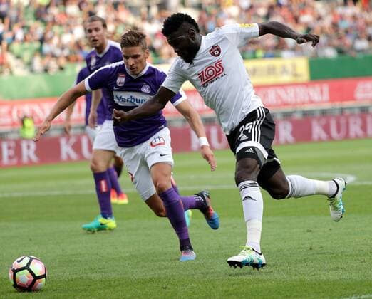 SOCCER - EL quali, A.Wien vs Trnava VIENNA,AUSTRIA,28.JUL.16 - SOCCER - UEFA Europa League, qualification, FK Austria Wien vs FC Spartak Trnava. Image shows Jens Stryger Larsen (A.Wien) and Robert Tambe (Trnava). GEPAxpictures xWalterxLuger