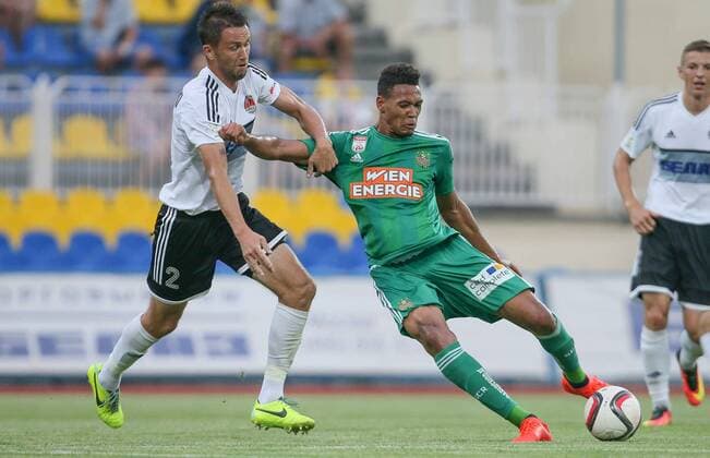 SOCCER - EL quali, Zhodino vs Rapid ZHODZINA,BELARUS,28.JUL.16 - SOCCER - UEFA Europa League, qualification, FC Torpedo Zhodino vs SK Rapid Wien. Image shows Artyom Chelyadinski (Schodsina) and Joelinton (Rapid). Keywords: Wien Energie. GEPAxpictures xMarioxKneisl