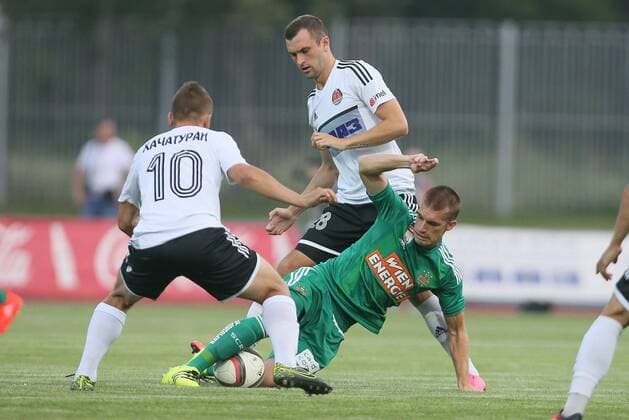 SOCCER - EL quali, Zhodino vs Rapid ZHODZINA,BELARUS,28.JUL.16 - SOCCER - UEFA Europa League, qualification, FC Torpedo Zhodino vs SK Rapid Wien. Image shows Andrei Khachaturyan, Serhiy Zagynailov (Schodsina) and Srdjan Grahovac (Rapid). Keywords: Wien Energie. GEPAxpictures xMarioxKneisl
