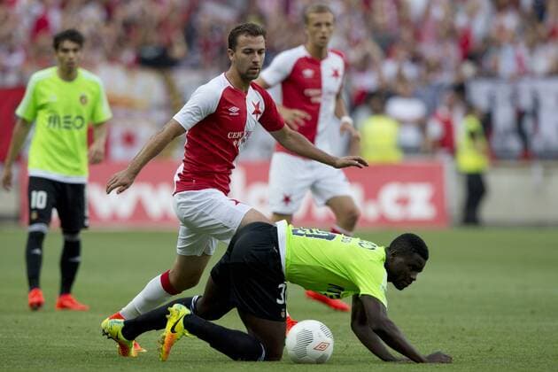 From left: Josef Husbauer from Slavie and Alhassan Wakaso from Rio in action during the Football Europa League 3rd qualifying round match SK Slavia Praha vs Rio Ave, in Prague, Czech Republic, July 28, 2016. (CTKxPhoto MichalxKamaryt) CTKPhotoP201607280922001  kmt 2