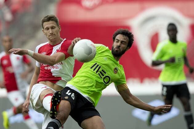 From left: Milan Skoda from Slavia and Marcelo from Rio in action during the Football Europa League 3rd qualifying round match SK Slavia Praha vs Rio Ave, in Prague, Czech Republic, July 28, 2016. (CTKxPhoto MichalxKamaryt) CTKPhotoP201607280949401  kmt 7