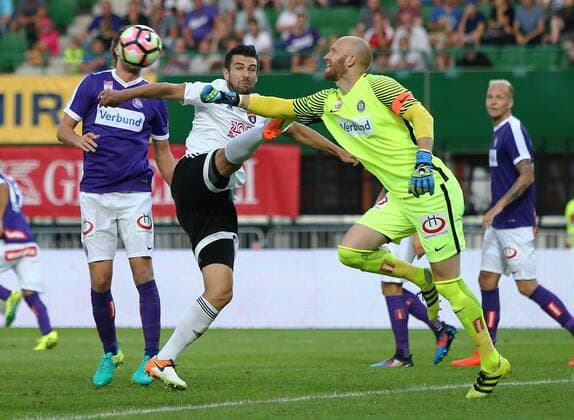 SOCCER - EL quali, A.Wien vs Trnava VIENNA,AUSTRIA,28.JUL.16 - SOCCER - UEFA Europa League, qualification, FK Austria Wien vs FC Spartak Trnava. Image shows Boris Godal (Spartak Trnava) and Robert Almer (A.Wien). GEPAxpictures xChristianxOrt