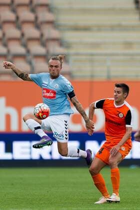 Fußball, EL Quali, Zaglebie Lubin - SönderjyskE Polska Lubin 28.07.2016 -- KGHM Zaglebie Lubin - Soenderjyske N z Pierre Kanstrup soenderjyske 26 Lukasz Janoszka zaglebie 14 -- III round of the Europa League elimination KGHM Zaglebie Lubin - Soenderjyske ---  160728_1SB9143