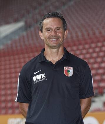 Dirk Schuster (Trainer FC Augsburg) FC Augsburg, Porträttermin 2016 2017,