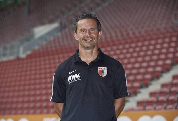 Dirk Schuster (Trainer FC Augsburg) FC Augsburg, Porträttermin 2016 2017,