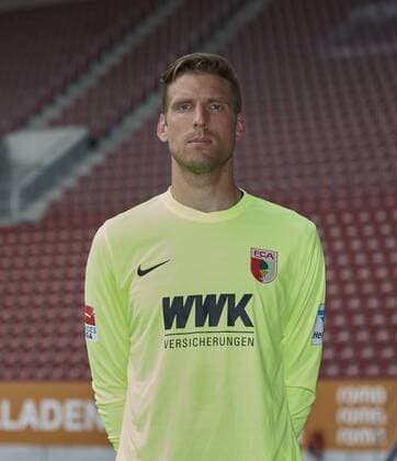 Andreas Luthe (Torwart FC Augsburg 1) FC Augsburg, Porträttermin 2016 2017,