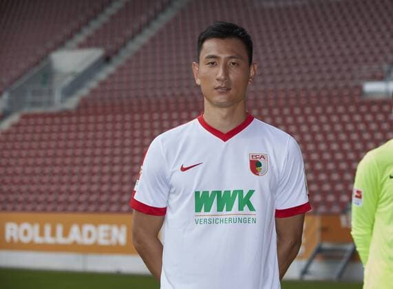 Dong-Won Ji (FC Augsburg 22) FC Augsburg, Porträttermin 2016 2017,