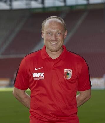 Dr. Peter Stiller (Mannschaftsarzt FC Augsburg) FC Augsburg, Porträttermin 2016 2017,