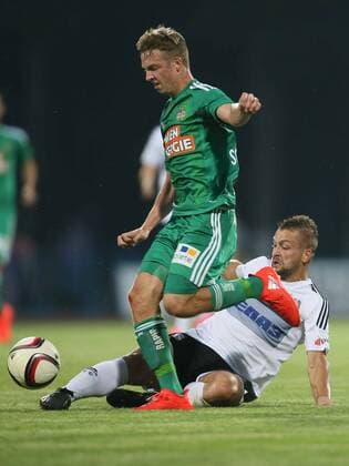 SOCCER - EL quali, Zhodino vs Rapid ZHODZINA,BELARUS,28.JUL.16 - SOCCER - UEFA Europa League, qualification, FC Torpedo Zhodino vs SK Rapid Wien. Image shows Philipp Schobesberger (Rapid) and Andrei Khachaturyan (Schodsina). Keywords: Wien Energie. GEPAxpictures xMarioxKneisl