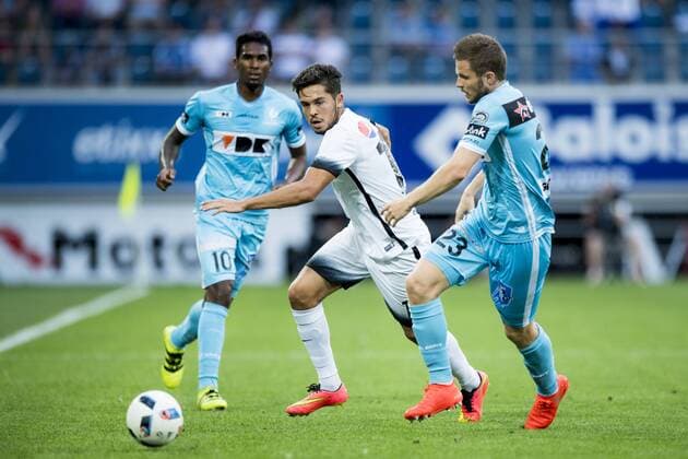 Gent s Renato Neto, Viitorul s Gabriel Iancu and Gent s Lasse Nielsen fight for the ball during the first leg match of the third qualifying round between Belgian first league soccer team KAA Gent and Romania s FC Viitorul Constanta in the Europa League competition, on Thursday 28 July 2016, in Gent. JASPERxJACOBS  x04899797x