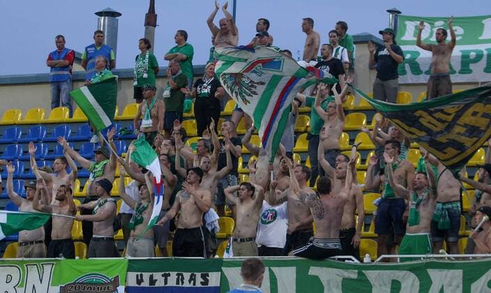 SOCCER - EL quali, Zhodino vs Rapid ZHODZINA,BELARUS,28.JUL.16 - SOCCER - UEFA Europa League, qualification, FC Torpedo Zhodino vs SK Rapid Wien. Image shows fans of Rapid. Keywords: Wien Energie. GEPAxpictures xMarioxKneisl
