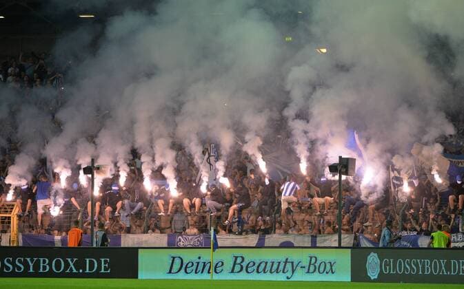 Fussball, Herren, Saison 2016 17, Europa League, 3. Qualifikationsrunde (Hinspiel), Hertha BSC - Bröndby IF Kopenhagen im Jahn-Sportpark, Fans von Hertha brennen Feuerwerk ab, 28.07. 2016,