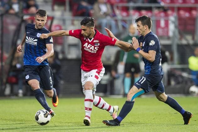 (L-R) Andi Lila of PAS Giannina, Alireza Jahanbakhsh of AZ Alkmaar, Noe Acosta of PAS Giannina during the UEFA Europa League third round first leg qualifying match between AZ Alkmaar and Giannina on July 28, 2016 at the AFAS stadium in Alkmaar, The Netherlands. AZ Alkmaar v Giannina UEFA Europa League third round 2016 2017 xVIxGerritxvanxKeulenxIVx 5906186