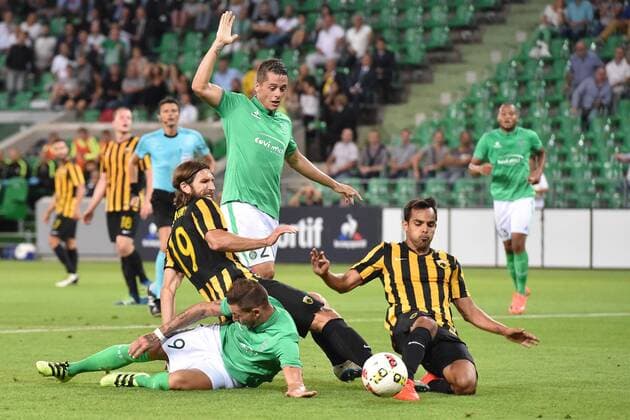 Bilder des Tages - Sport Fußball, EL Quali, AS St. Etienne - AEK Athen Romain Hamouma et Nolan Roux (saint etienne) vs Dmytro Chygrynskiy et Ronald Vargas (athenes) Fussball : AS Saint Etienne vs AEK Athenes - Europa League Quali - -28 07 2016 FredericChambert Panoramic 