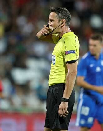 SOCCER - EL quali, Admira vs Liberec MARIA ENZERSDORF,AUSTRIA,28.JUL.16 - SOCCER - UEFA Europa League, qualification, FC Admira Wacker Moedling vs FC Slovan Liberec. Image shows referee Halis Ozkahya. GEPAxpictures xPatrickxLeuk