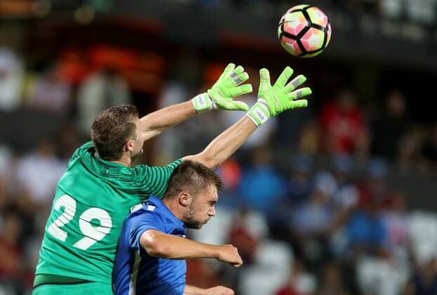 SOCCER - EL quali, Admira vs Liberec MARIA ENZERSDORF,AUSTRIA,28.JUL.16 - SOCCER - UEFA Europa League, qualification, FC Admira Wacker Moedling vs FC Slovan Liberec. Image shows Manuel Kuttin (Admira) and Nikolai Komlichenko (Liberec). GEPAxpictures xPatrickxLeuk