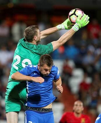 SOCCER - EL quali, Admira vs Liberec MARIA ENZERSDORF,AUSTRIA,28.JUL.16 - SOCCER - UEFA Europa League, qualification, FC Admira Wacker Moedling vs FC Slovan Liberec. Image shows Manuel Kuttin (Admira) and Nikolai Komlichenko (Liberec). GEPAxpictures xPatrickxLeuk