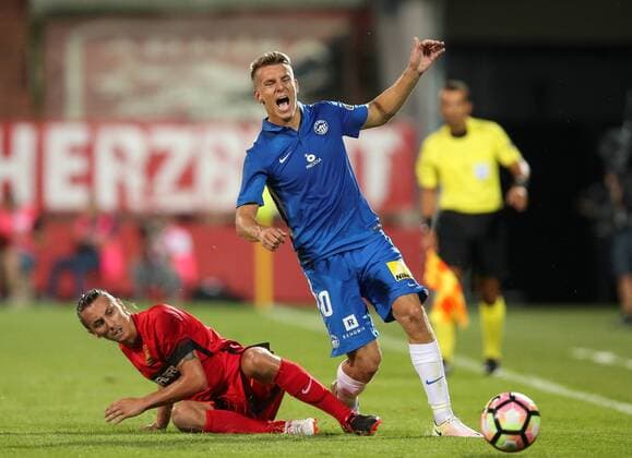 SOCCER - EL quali, Admira vs Liberec MARIA ENZERSDORF,AUSTRIA,28.JUL.16 - SOCCER - UEFA Europa League, qualification, FC Admira Wacker Moedling vs FC Slovan Liberec. Image shows Maximilian Sax (Admira) and Zdenek Folprecht (Liberec). GEPAxpictures xPatrickxLeuk
