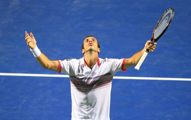 (160729) -- TORONTO, July 29, 2016 -- Radek Stepanek of the Czech Republic reacts during the third round of men s singles match against Novak Djokovic of Serbia at the 2016 Rogers Cup in Toronto, Canada, July 28, 2016. Radek Stepanek lost 0-2. ) (SP)CANADA-TORONTO-TENNIS-ROGERS CUP-MEN S SINGLES ZouxZheng 