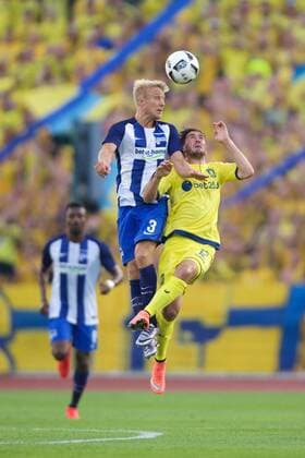 Fussball Berlin 28.07.2016 Europaleague Qualifikation Hertha BSC Berlin - Bröndby Kopenhagen Per Ciljan Skjelbred (Hertha BSC, No.03) Frederik Holst (Bröndby, No.12)