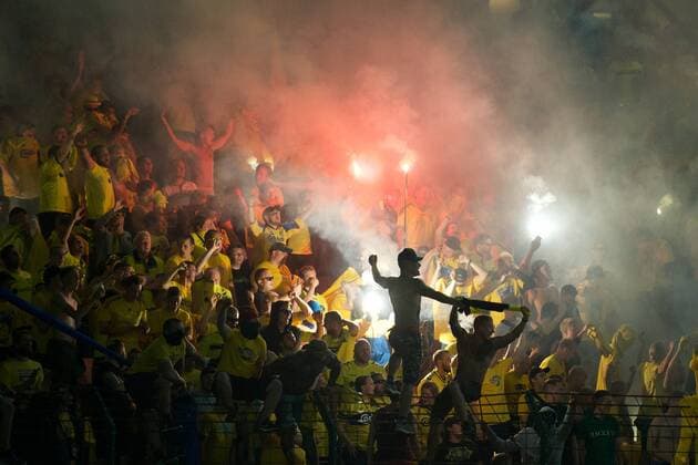 Fussball Berlin 28.07.2016 Europaleague Qualifikation Hertha BSC Berlin - Bröndby Kopenhagen Pyrotechnik Bengalische Feuer Kopenhagener Fanblock Fans