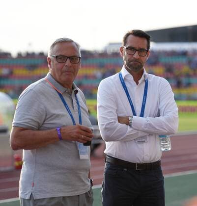 Michael Preetz (Manager Hertha BSC), und Werner Gegenbauer (Präsident Hertha BSC), vor dem Spiel im Gespräch Hertha BSC Berlin - Bröndby IF Europa League, Qualifikation, 3. Runde, Fußball, Fussball, soccer, Herren, Männer, Maenner, Deutschland, Germany, Ergebnis Berlin, 28.7.2016, Friedrich-Ludwig-Jahn-Stadion