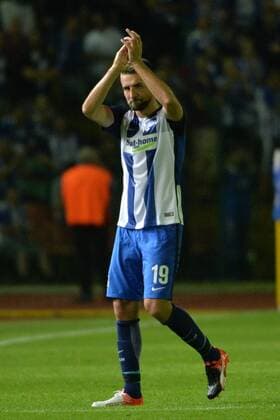 Fussball, Herren, Saison 2016 17, Europa League Qualifikation, 3. Runde (Hinspiel), Hertha BSC - Bröndby IF, Vedad Ibisevic (Nr. 19, Hertha BSC) bedankt sich bei seiner Auswechslung bei den Fans, 28.07.16,