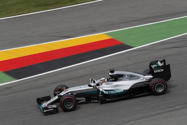 Bilder des Tages - SPORT Motorsports: FIA Formula One World Championship WM Weltmeisterschaft 2016, Grand Prix of Germany, 44 Lewis Hamilton (GBR, Mercedes AMG Petronas Formula One Team), xHOCHxZWEIx