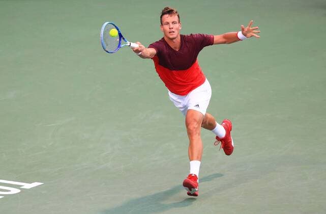 (160730) -- TORONTO, July 29, 2016 -- Tomas Berdych of the Czech Republic returns the ball against Novak Djokovic of Serbia during their quarterfinal match of men s singles at the 2016 Rogers Cup in Toronto, Canada, July 29, 2016. Tomas Berdych lost 0-2. )(hcs) (SP)CANADA-TORONTO-TENNIS-ROGERS CUP-MEN S SINGLES ZouxZheng 