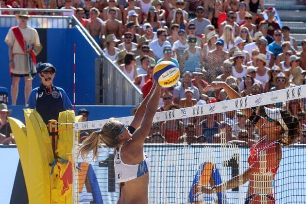 BEACHVOLLEYBALL - A1 Major Klagenfurt 2016 KLAGENFURT,AUSTRIA,30.JUL.16 - Beach volleyball Beachvolleyball - FIVB World Tour 2016, A1 Major Klagenfurt, women. Image shows Ana Gallay (ARG) and Joana Heidrich (SUI). GEPAxpictures xMaticxKlansek