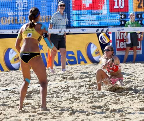Beachvolleyball. Beach volleyball Beachvolleyball Major Series. Kira WALKENHORST (GER), Nina BETSCHART (SUI). Klagenfurt, 30.7.2016.