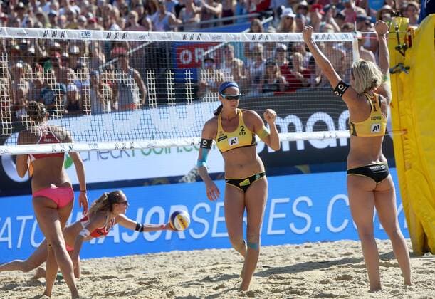 Beachvolleyball. Beach volleyball Beachvolleyball Major Series. Tanja HUEBERLI, Nina BETSCHART (SUI). Laura LUDWIG, Kira WALKENHORST (GER). Klagenfurt, 30.7.2016.