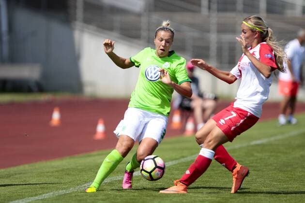 Fußball, Frauen, VfL Wolfsburg - SK Slavia Prag; Zsanett Jakabfi (Wolfsburg, 3) am Ball. xtgx