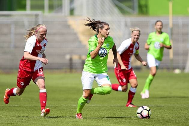 Fußball, Frauen, VfL Wolfsburg - SK Slavia Prag; Ramona Bachmann (Wolfsburg, 19) am Ball. xtgx
